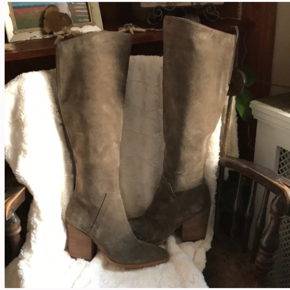 Crown Vintage Suede Boots